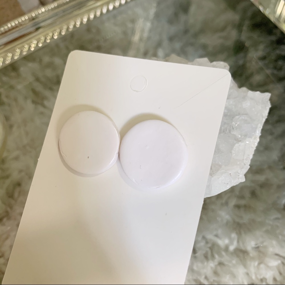 Handmade clay stud earrings solid white - Picture 1 of 2